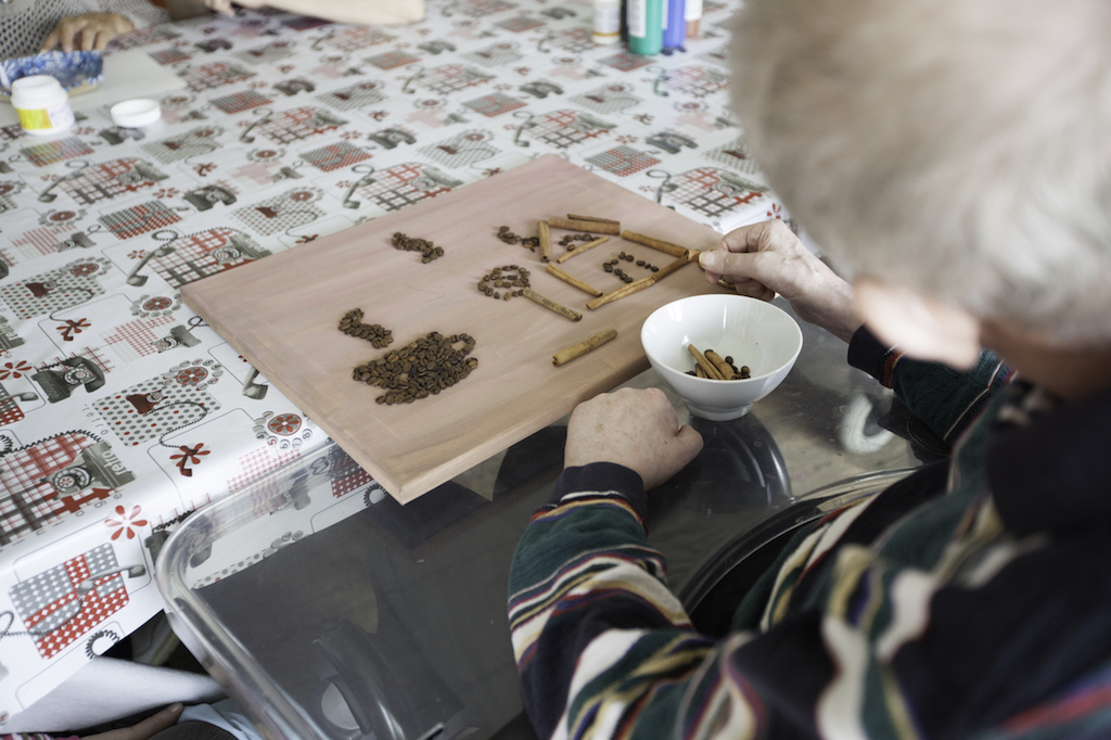 Begleitete kreative Beschäftigung